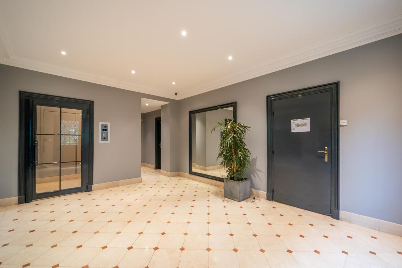 Апартаменти Havre De Paix - Appt Avec Terrasse Курбевуа Екстер'єр фото